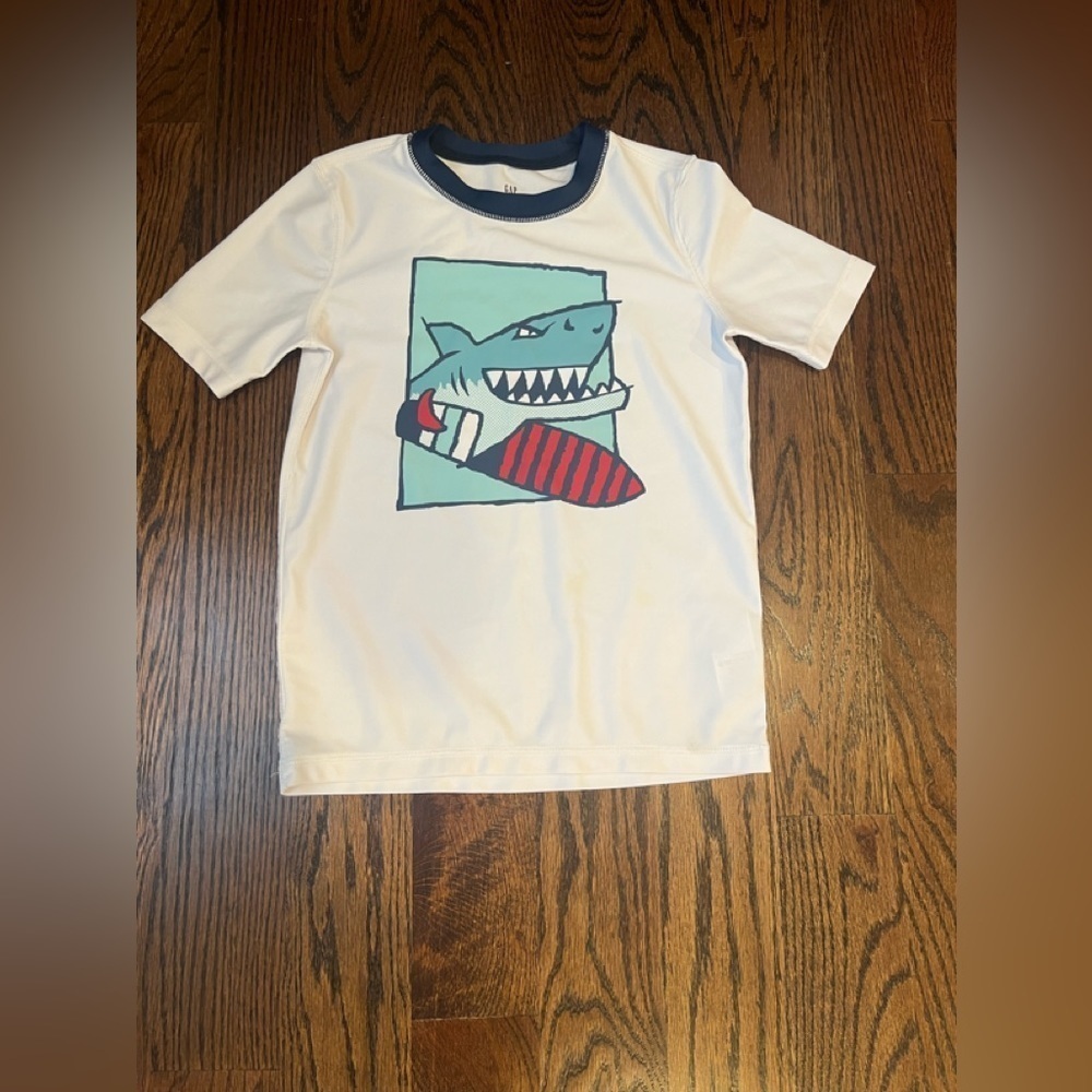 Gap boys rashguard/ swim top Sz. S white shark print